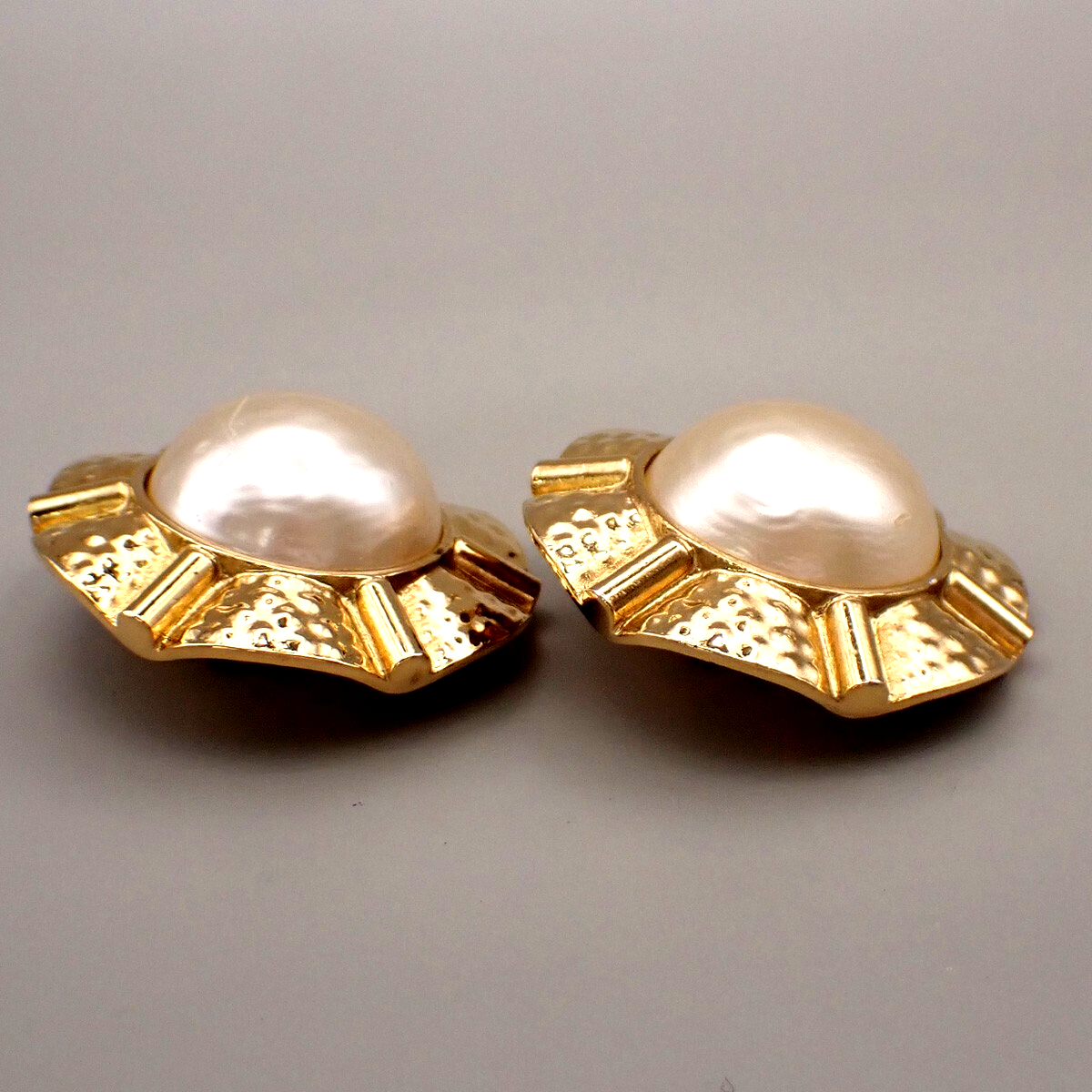 CHANEL Imitation Pearl Large Button Earrings 25 Clip-On Gold Vintage 31RL105