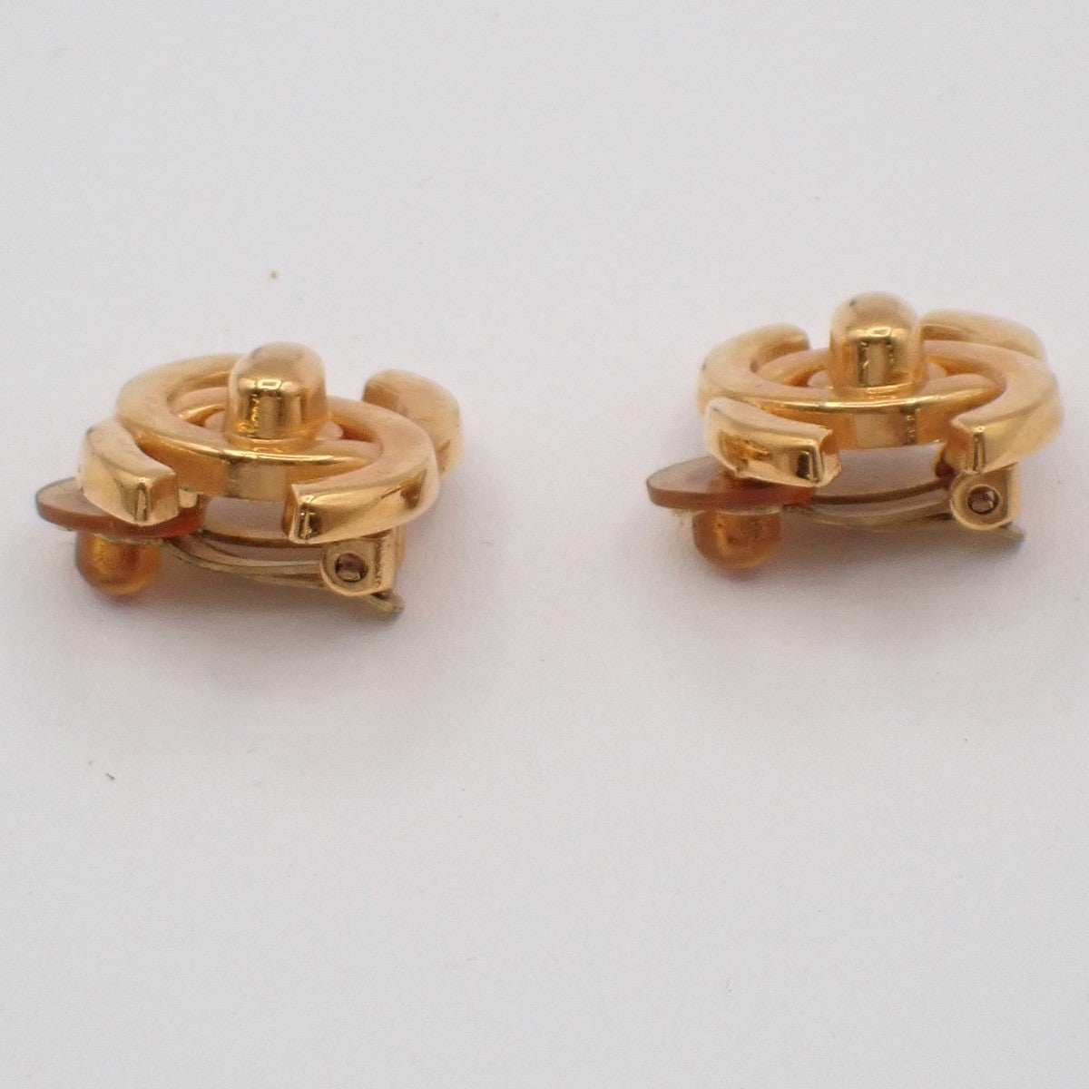 CHANEL CC Logo Button Earrings 97P Clip-On Gold-Plated France Vintage 18RF746