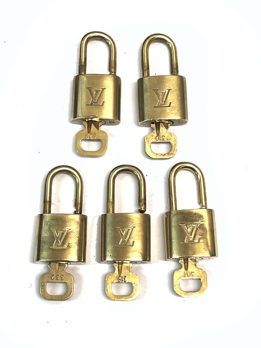LOUIS VUITTON LV 10 SET PADLOCK KEY BAG CHARM CADENA GOLD PLATED FRANCE 37SH244
