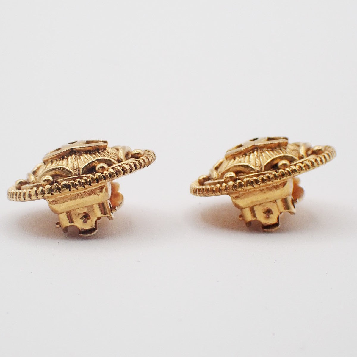 CHANEL CC Logo Button Earring 97P Clip-On Gold-Plated France Vintage 87RL936
