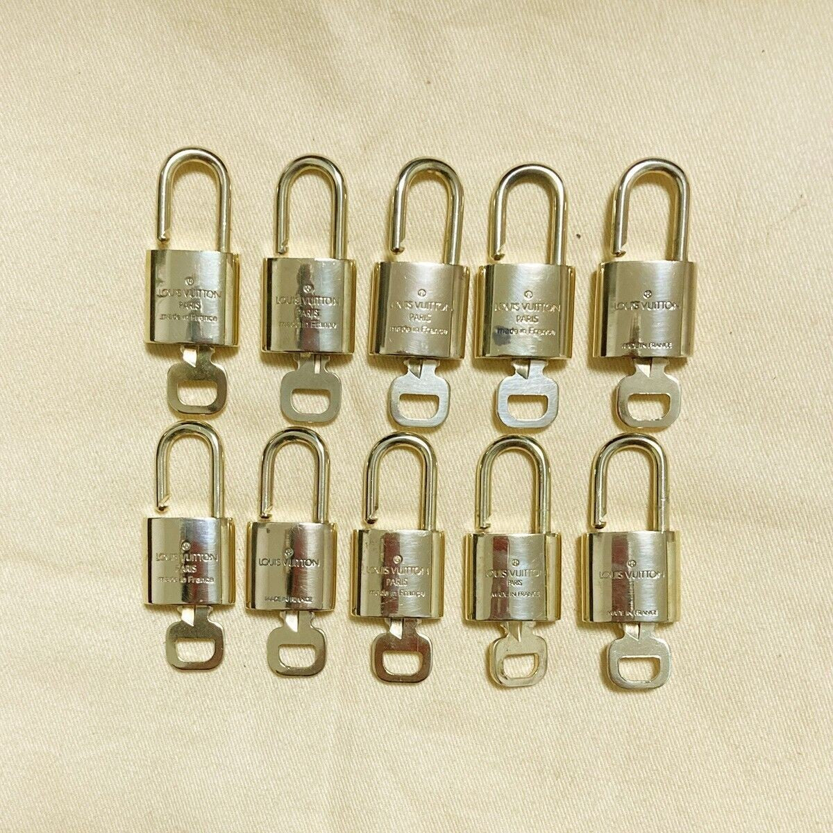 LOUIS VUITTON LV 10 SET PADLOCK KEY BAG CHARM CADENA GOLD PLATED FRANCE 65PDA043