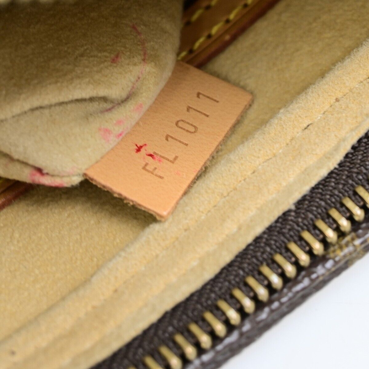 LOUIS VUITTON Looping MM Shoulder Bag Monogram Leather Brown M51146 75FB266