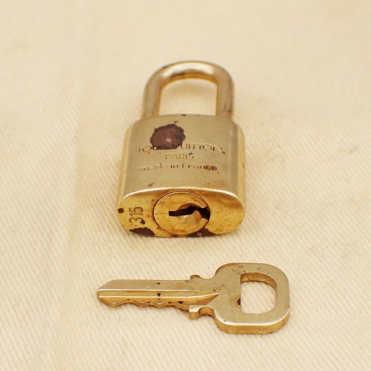 LOUIS VUITTON LV 10 SET PADLOCK KEY BAG CHARM CADENA GOLD PLATED FRANCE 31EB380