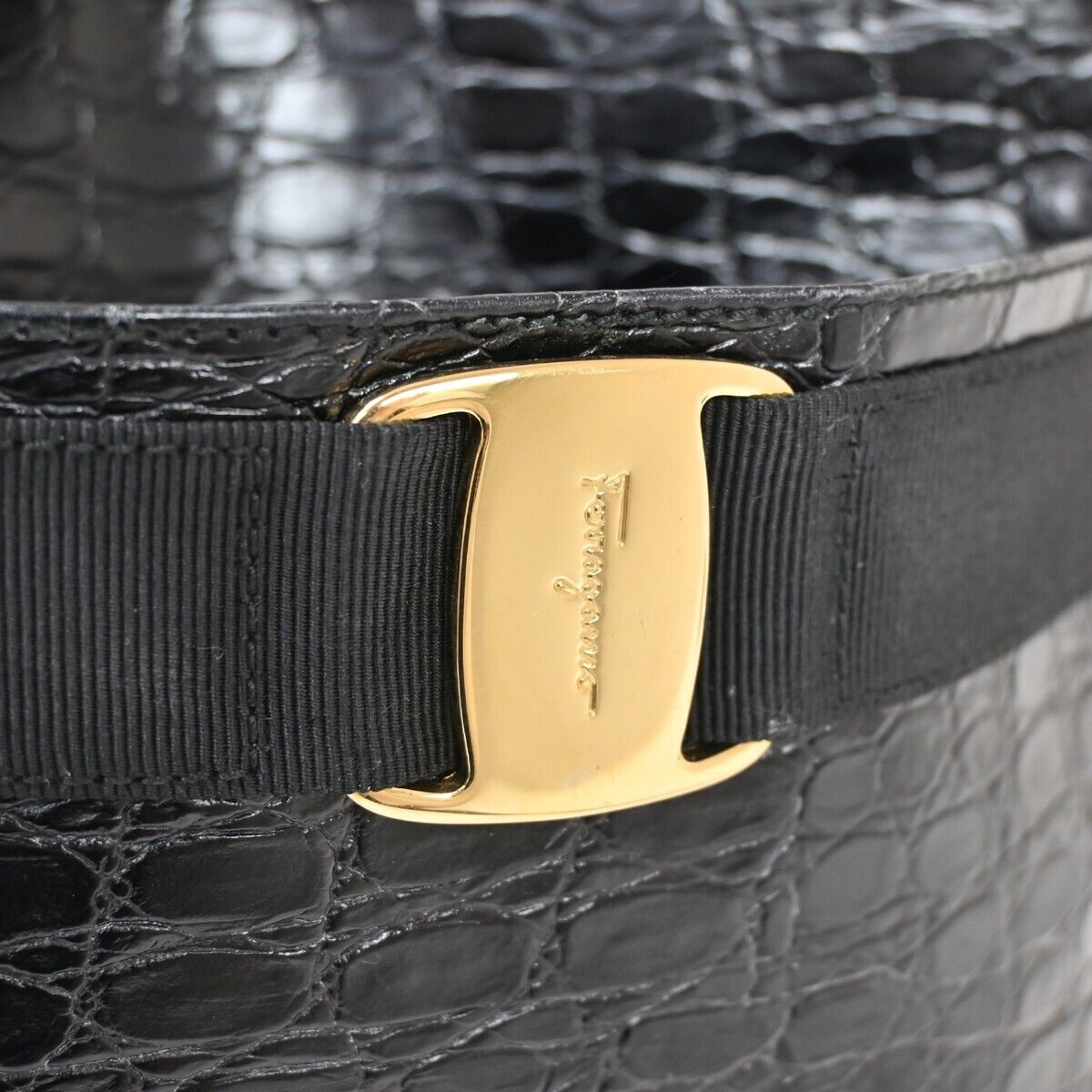 SALVATORE FERRAGAMO Vara Crossbody Shoulder Bag Embossing Leather Black 61SH200
