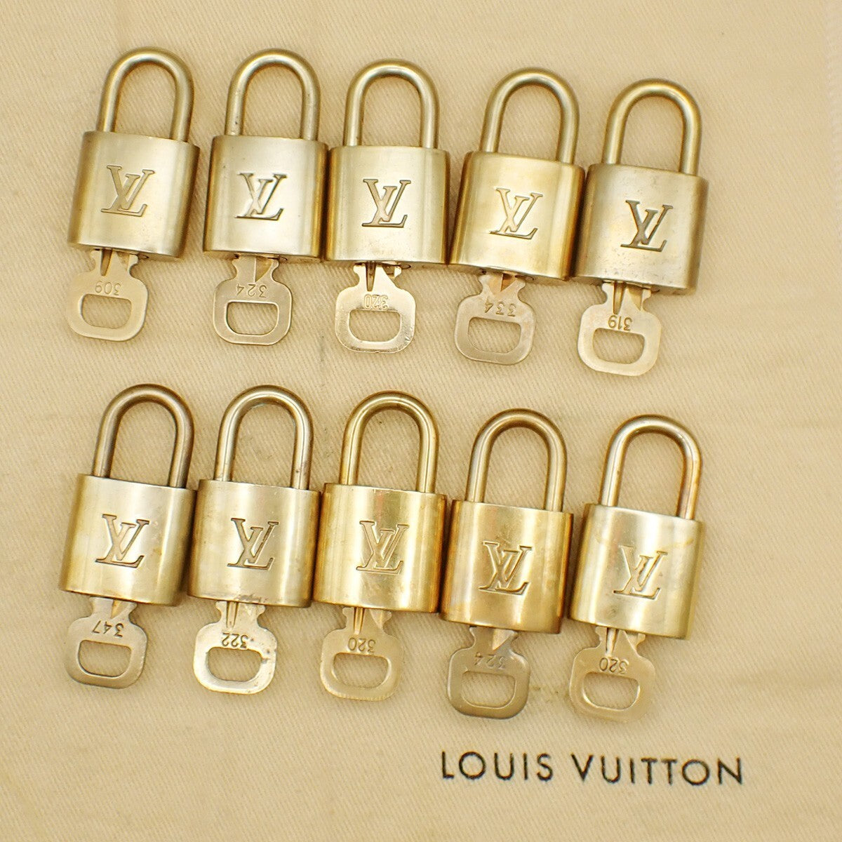 LOUIS VUITTON LV 10 Set  Padlock Key Bag Charm Cadena Gold Plated France 39YF671