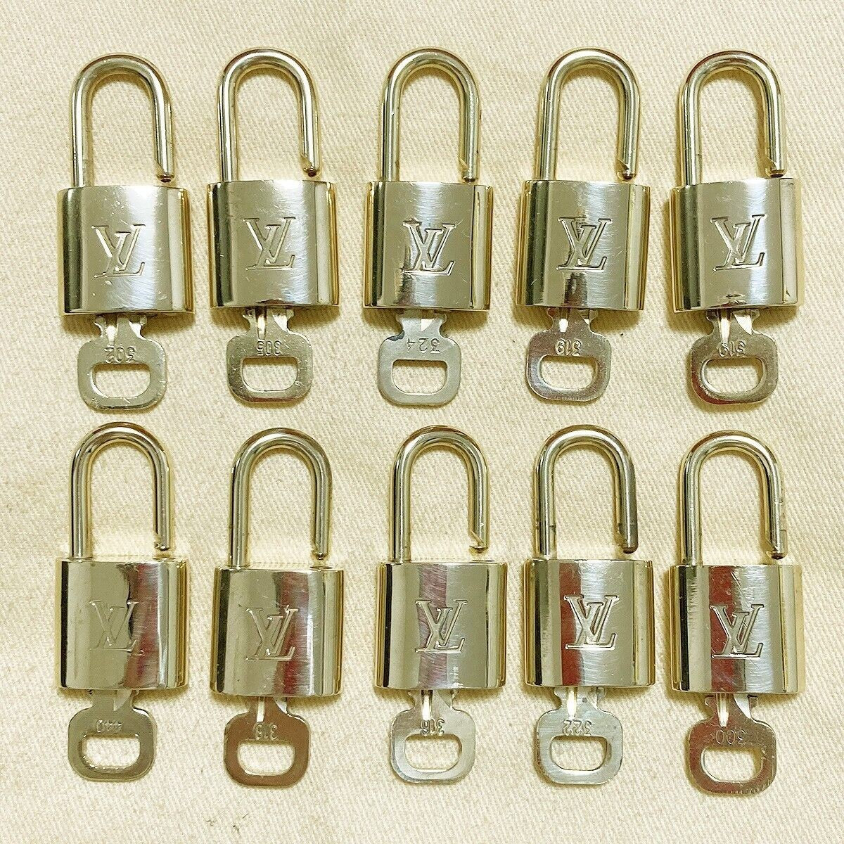LOUIS VUITTON LV 10 SET PADLOCK KEY BAG CHARM CADENA GOLD PLATED FRANCE 39PDA099