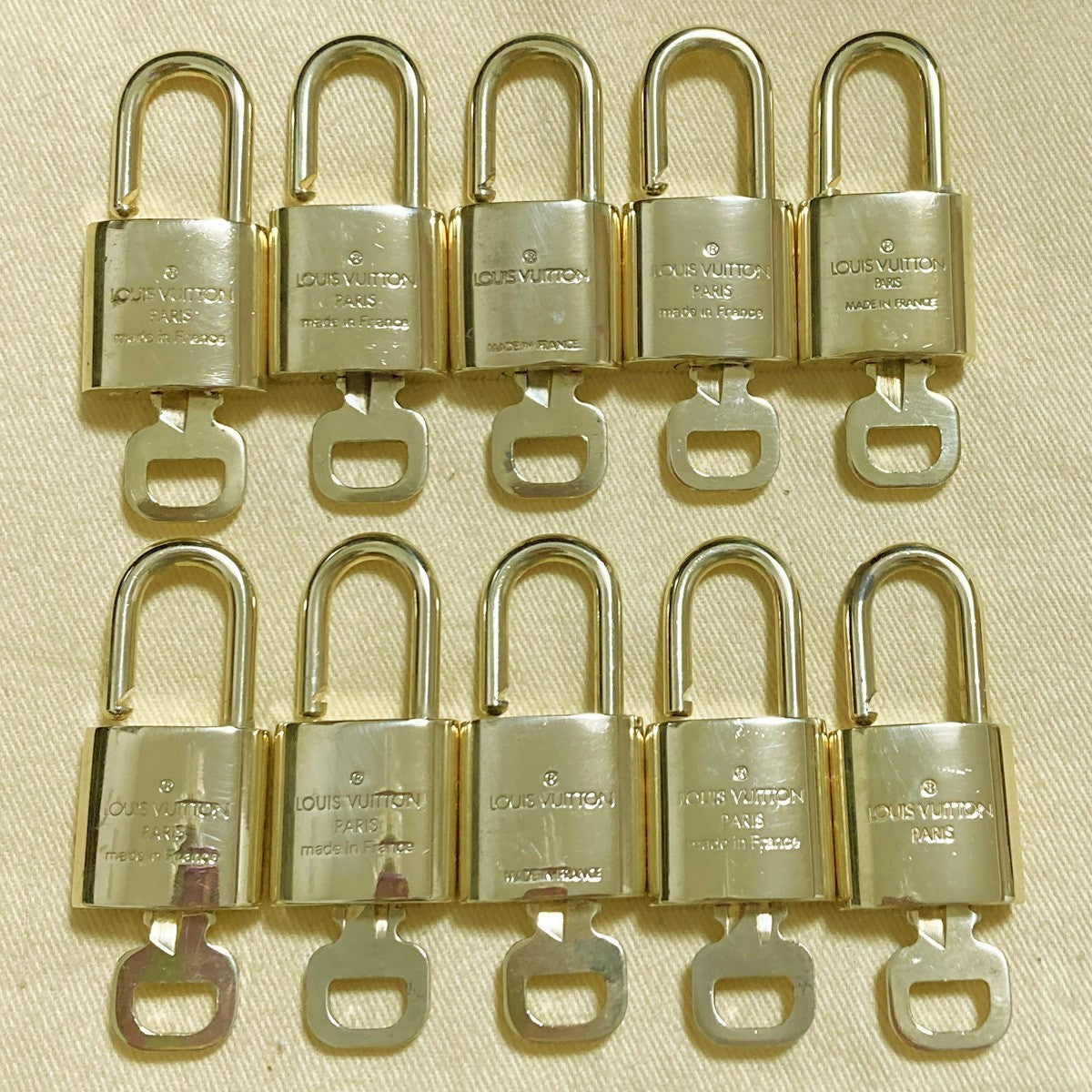 LOUIS VUITTON LV 10 SET PADLOCK KEY CHARM CADENA GOLD-PLATED FRANCE 61PDA304
