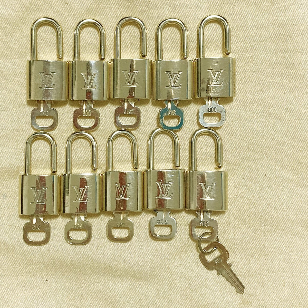 LOUIS VUITTON LV 10 SET PADLOCK KEY CHARM CADENA GOLD-PLATED FRANCE 39PDA179