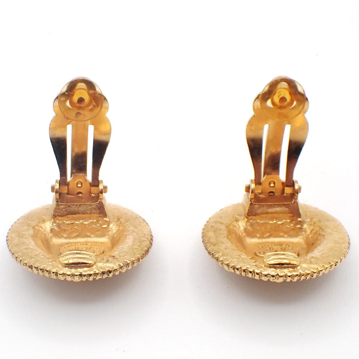 CHANEL CC Logo Button Earring 97P Clip-On Gold-Plated France Vintage 87RL936