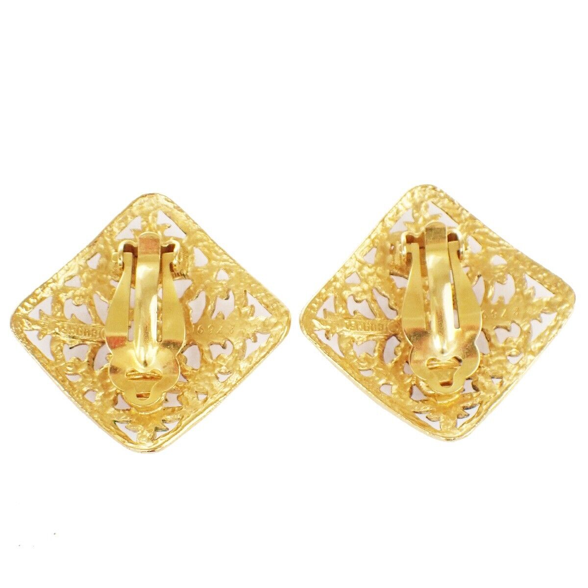 CHANEL CC Logo Diamond Shaped Button Earrings Clip-On Gold Accessory 89RJ702