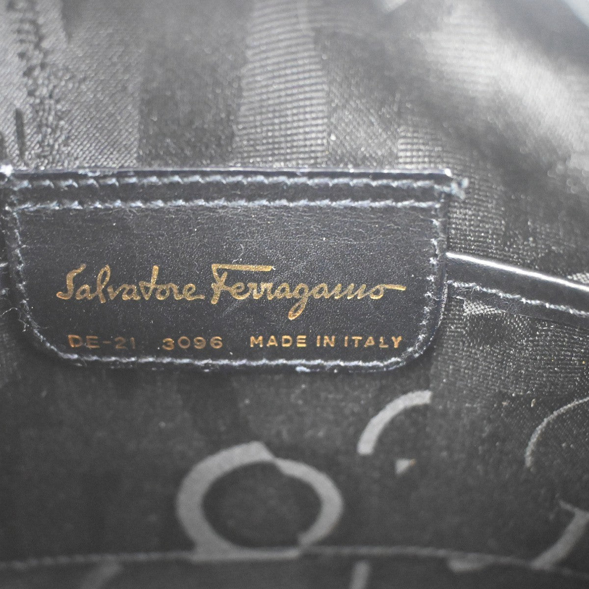 SALVATORE FERRAGAMO Vara Shoulder Crossbody Bag Suede Leather Black 36ZA124
