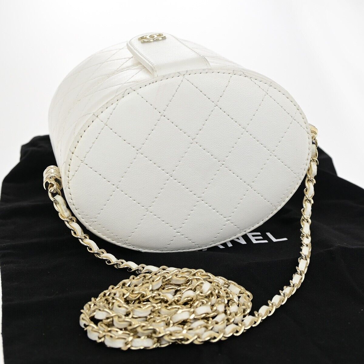 CHANEL CC Logo chain Shoulder Vanity Bag Matelasse Leather White GHW 645RF147