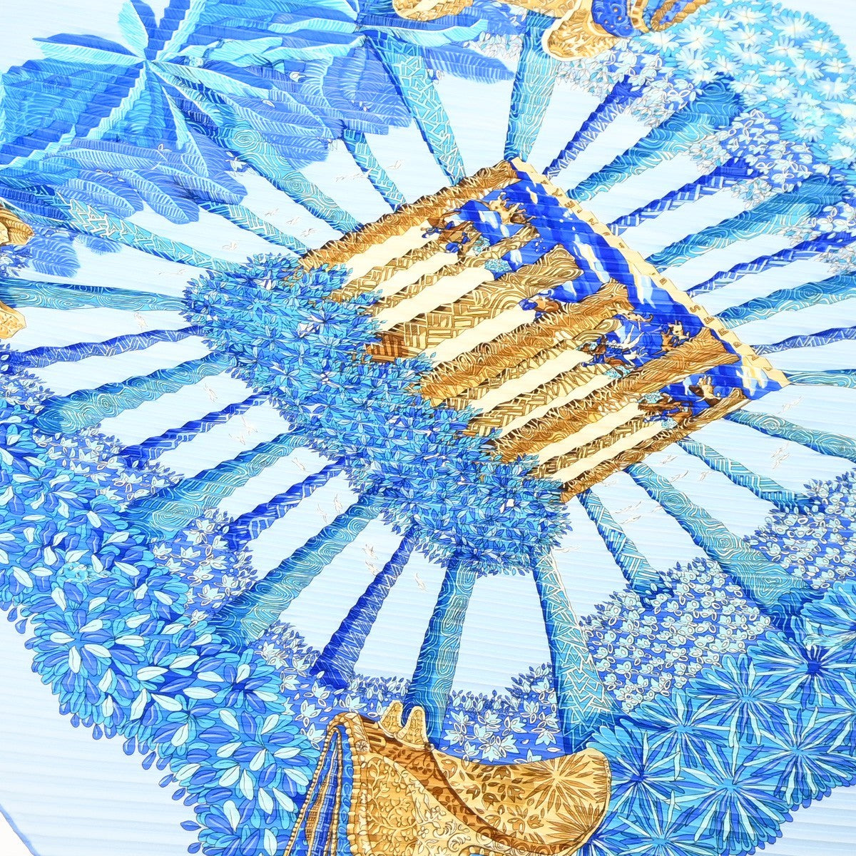 HERMES XL Pleated Carre Scarf " Ombres Et Lumieres " 100% Silk Blue 68RL949