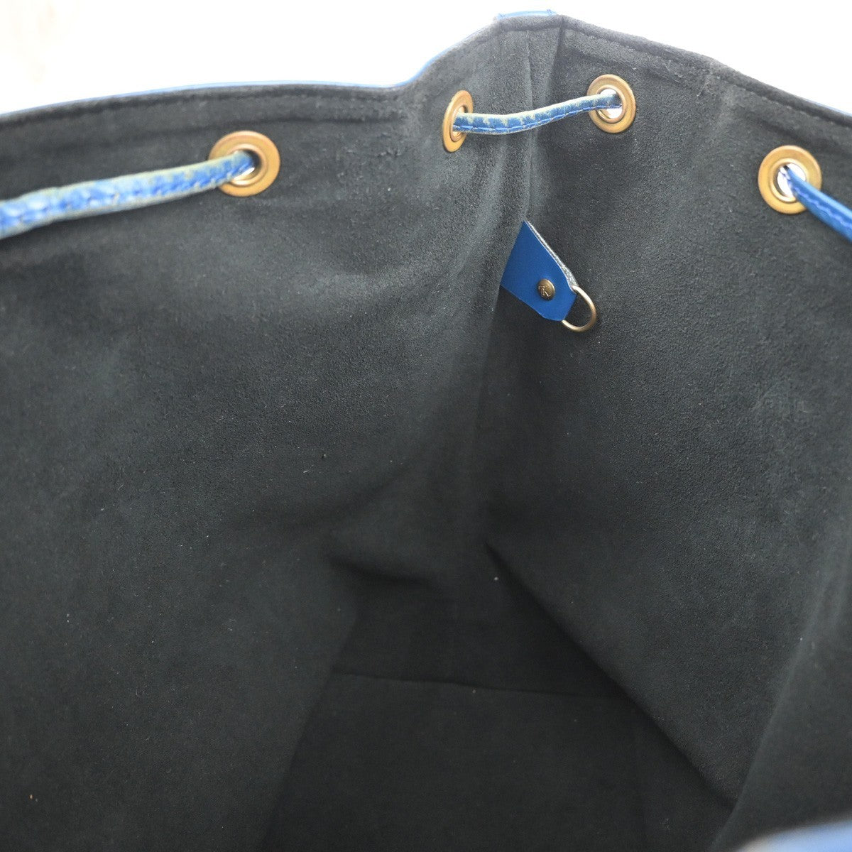 8.Live LOUIS VUITTON LV Petit Noe Shoulder Bag Epi Leather Blue M44105 32CA679