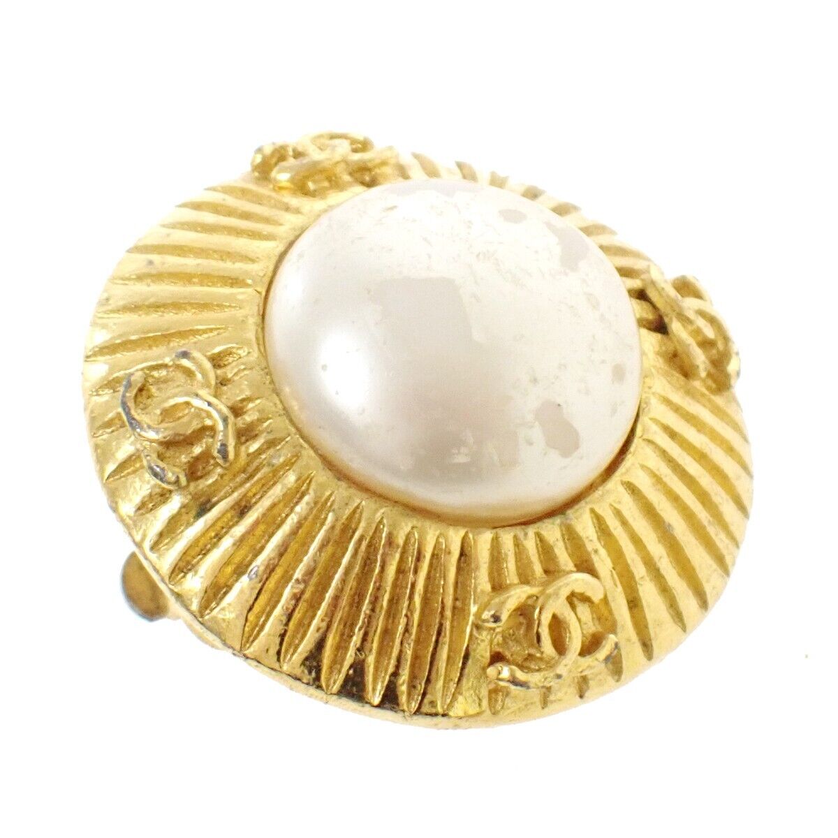 CHANEL CC Imitation Pearl Round Button Earrings Clip-On GHW Vintage 67RJ015