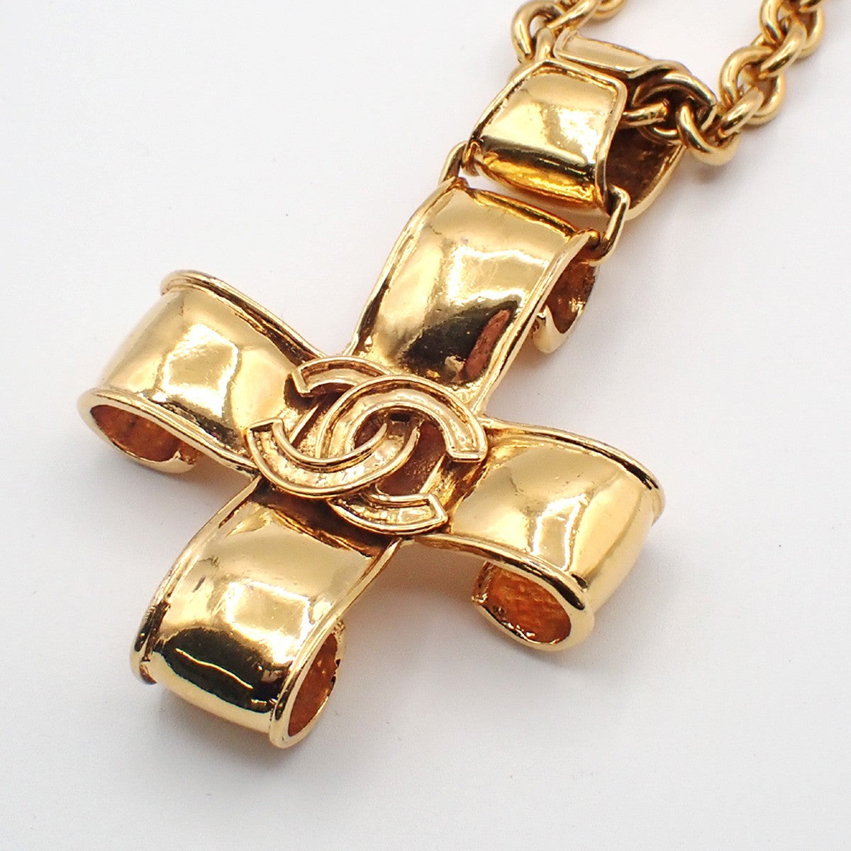 CHANEL CC Logo Cross Chain Long Necklace Pendant 94P Gold France Vintage 53RL935