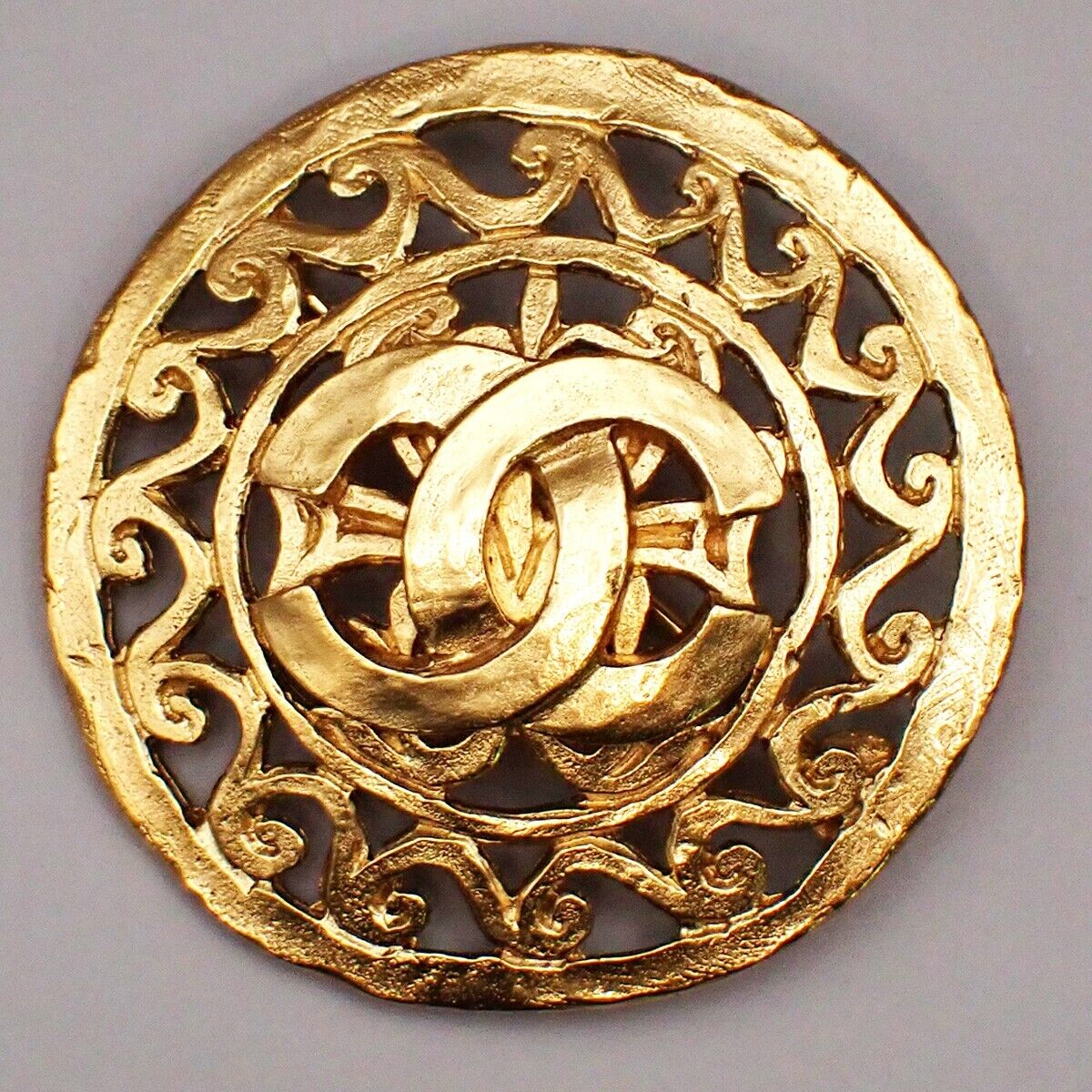 CHANEL CC Logo Round Pin Brooch 95A GHW France Accessory Vintage 89RK707