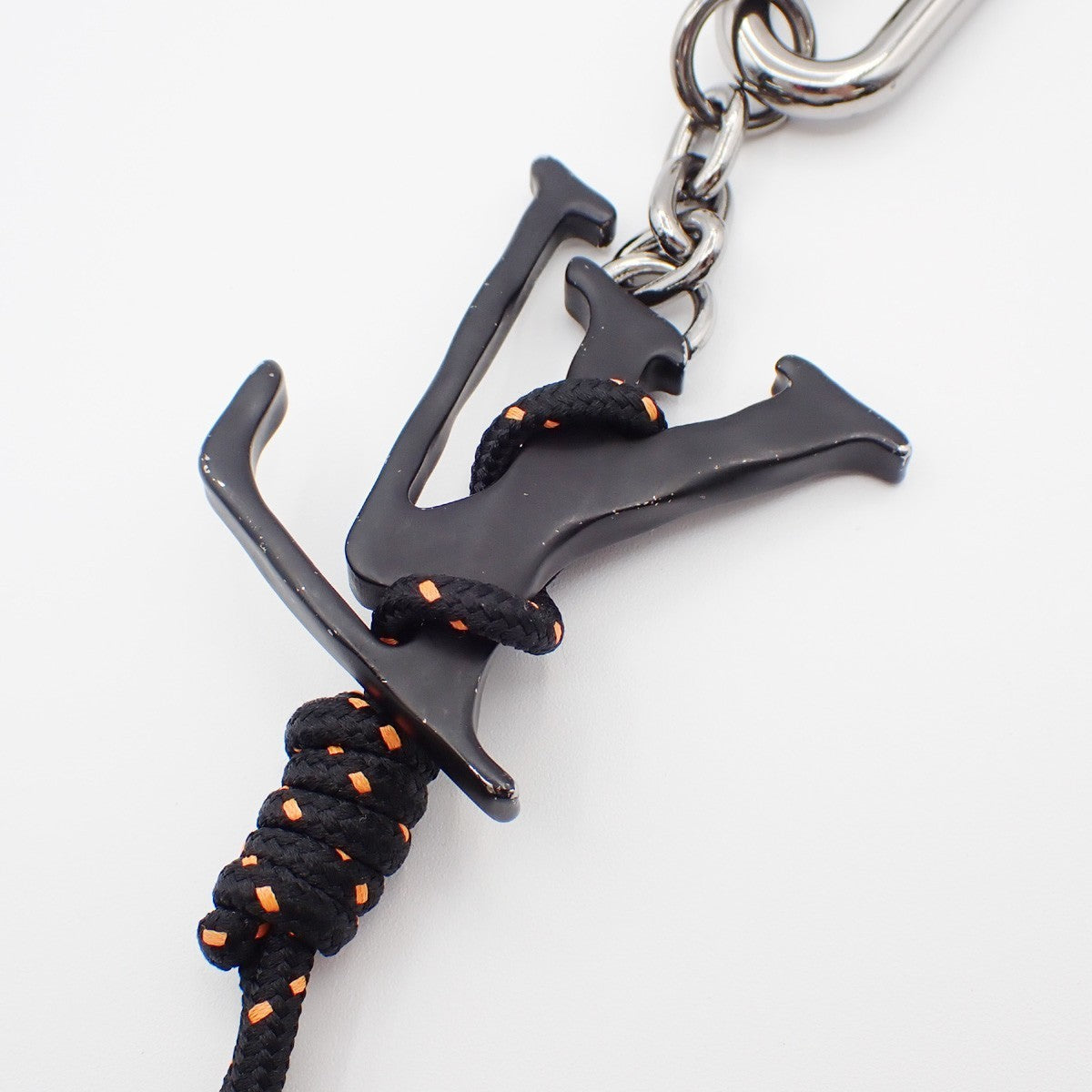 LOUIS VUITTON Porete Cles LV Shaped Rope Key Chain Black Silver MP2617 32KP063