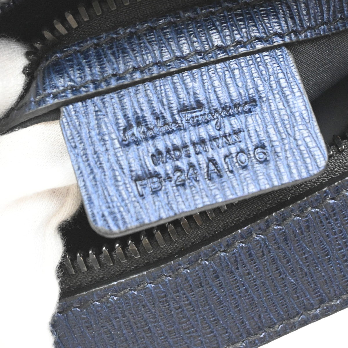 SALVATORE FERRAGAMO Logo Crossbody Shoulder Bag Leather Navy Blue Italy 38YJ125