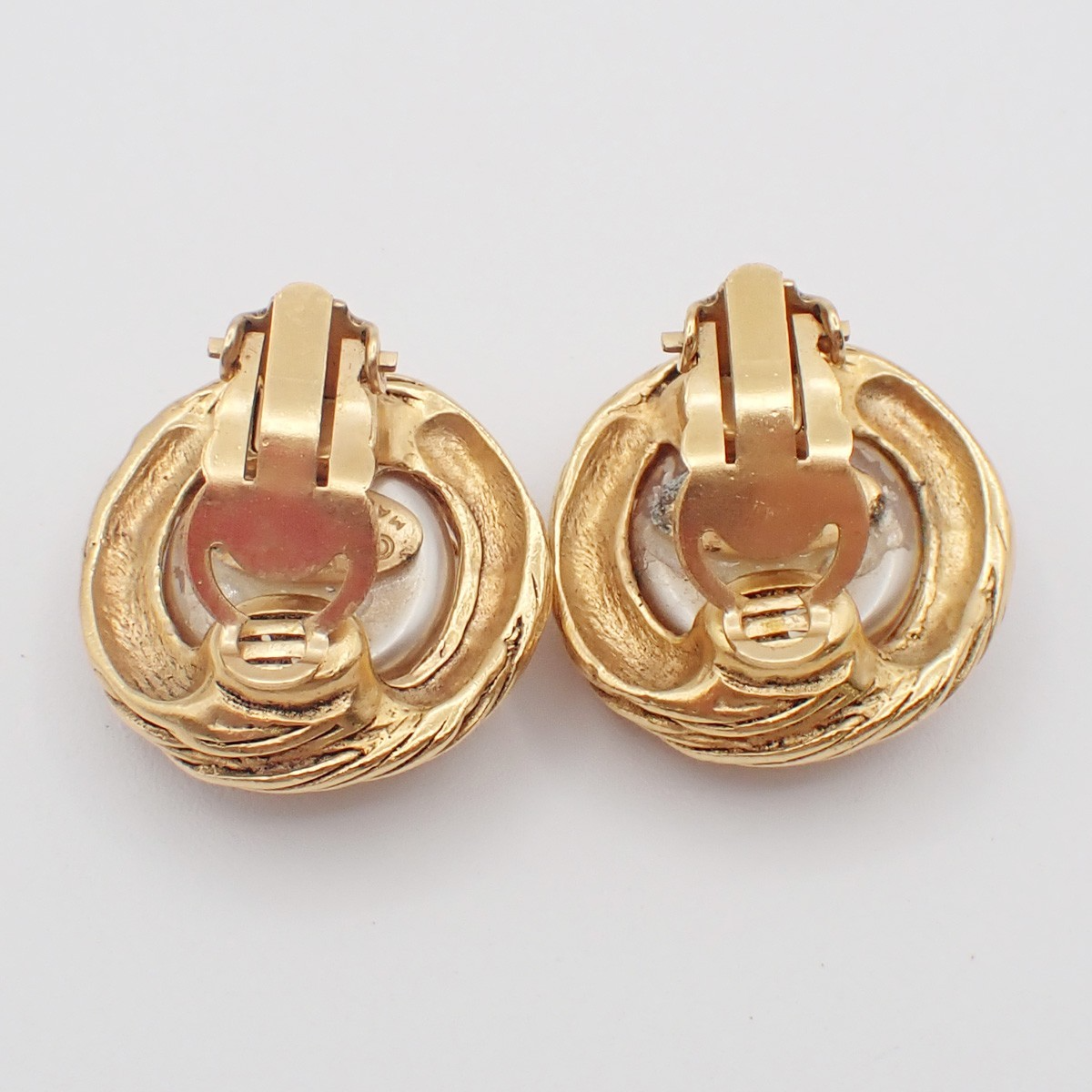 CHANEL CC Imitation pearl Round Button Earrings Clip-On 94A Gold VTG 62RQ024