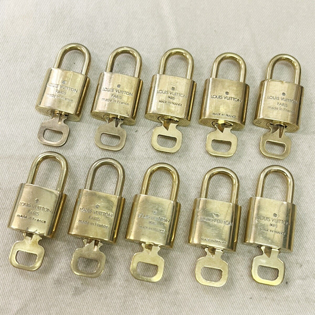 LOUIS VUITTON LV 10 SET PADLOCK KEY CHARM CADENA GOLD-PLATED FRANCE 34JF479