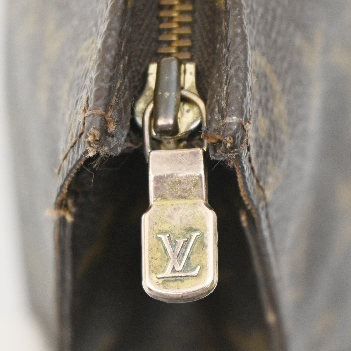 LOUIS VUITTON Poche Toilette 26 Clutch Hand Bag Monogram Leather M47542 02ZA026