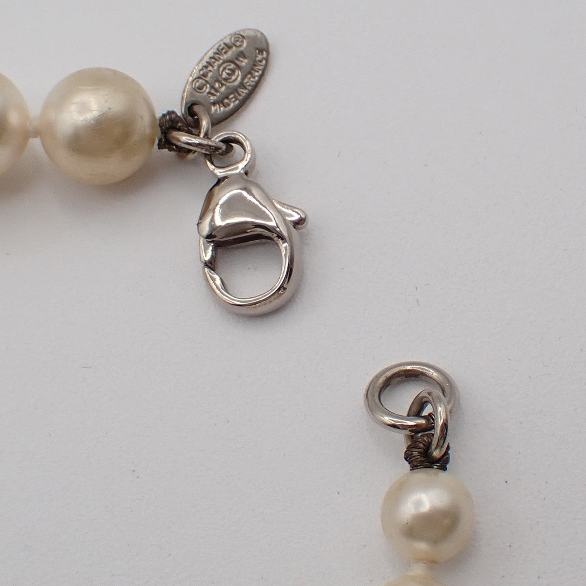 CHANEL CC Logo Imitation Pearl Chain Necklace A12 W White SHW 98RF643