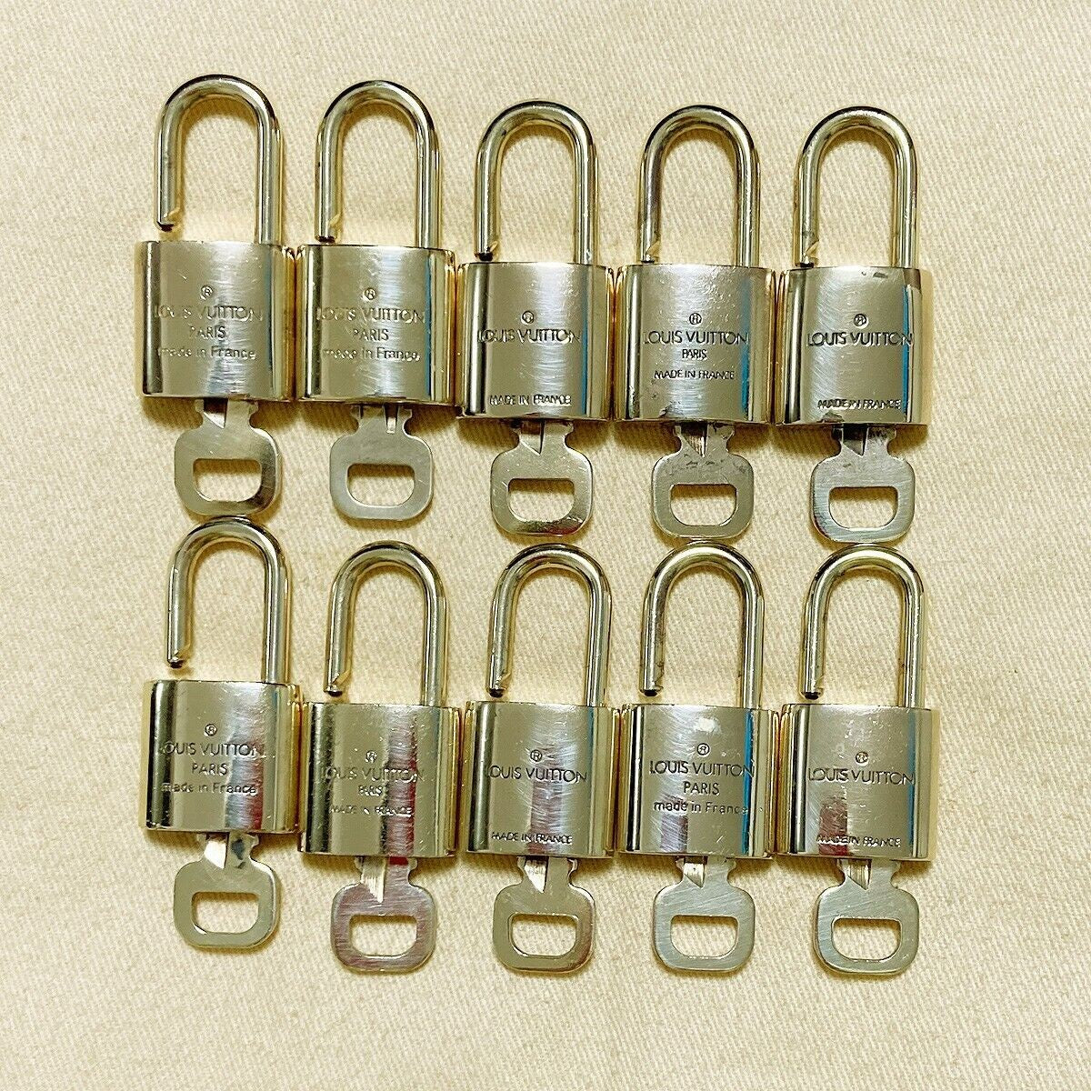 LOUIS VUITTON LV 10 SET PADLOCK KEY BAG CHARM CADENA GOLD PLATED FRANCE 39PDA108