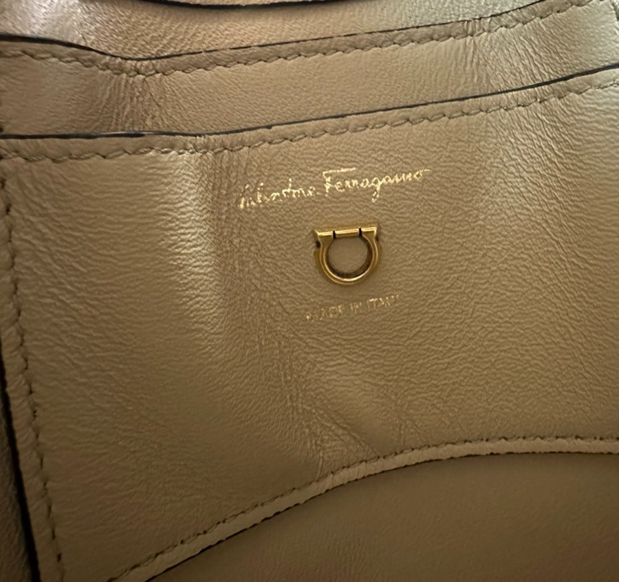Salvatore Ferragamo Logo Gancini Shoulder Hand Bag Leather Beige Italy 19RL934