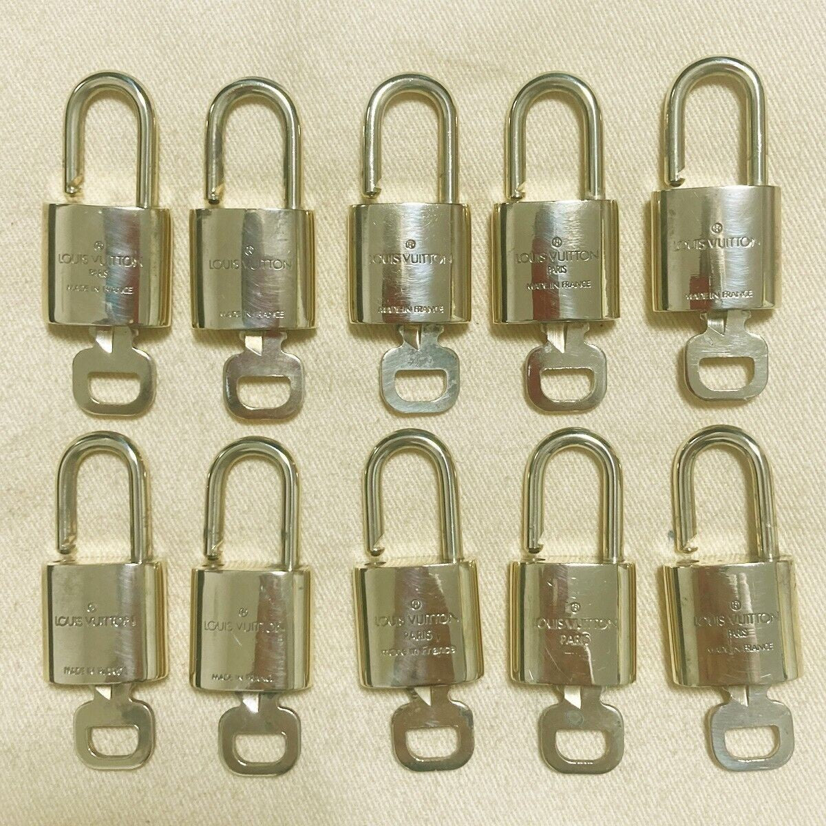 LOUIS VUITTON LV 10 SET PADLOCK KEY BAG CHARM CADENA GOLD PLATED FRANCE 39PDA101