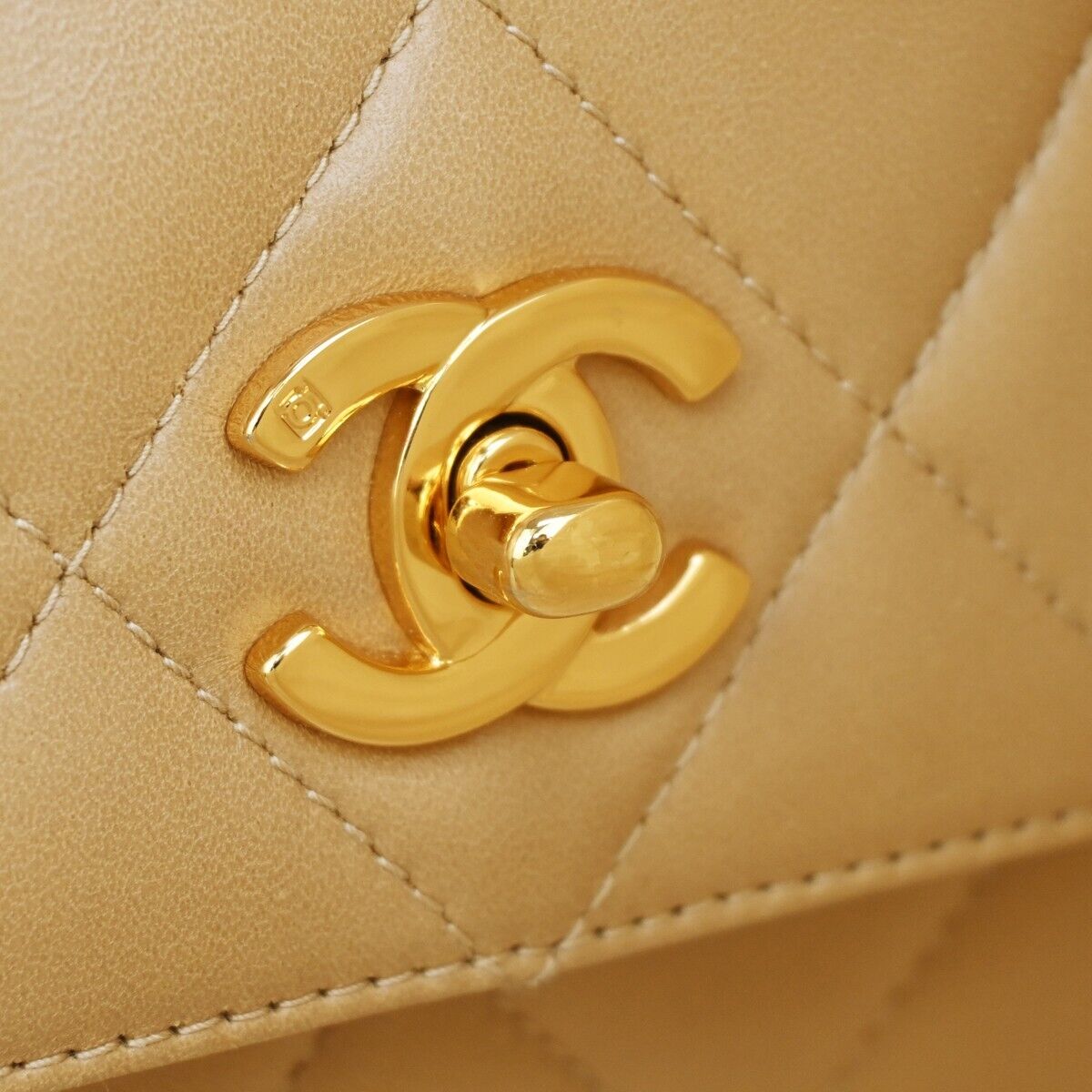 CHANEL CC Logo Matelasse Fringe Shoulder Bag Leather Beige GHW Vintage 617RH359