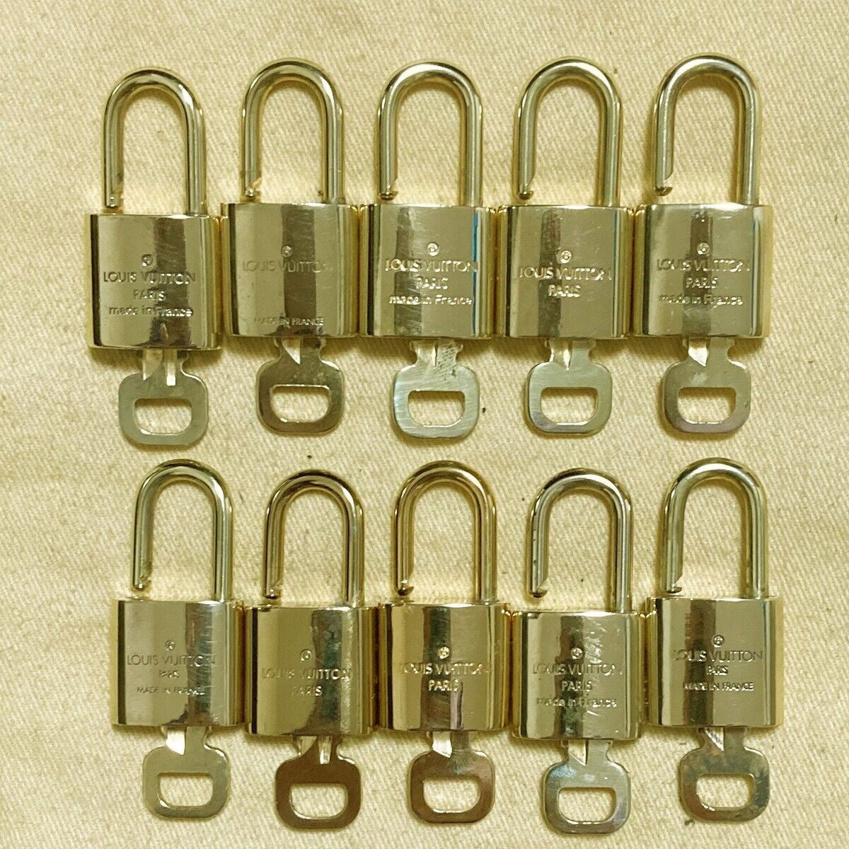 LOUIS VUITTON LV 10 SET PADLOCK KEY CHARM CADENA GOLD-PLATED FRANCE 36PDA195