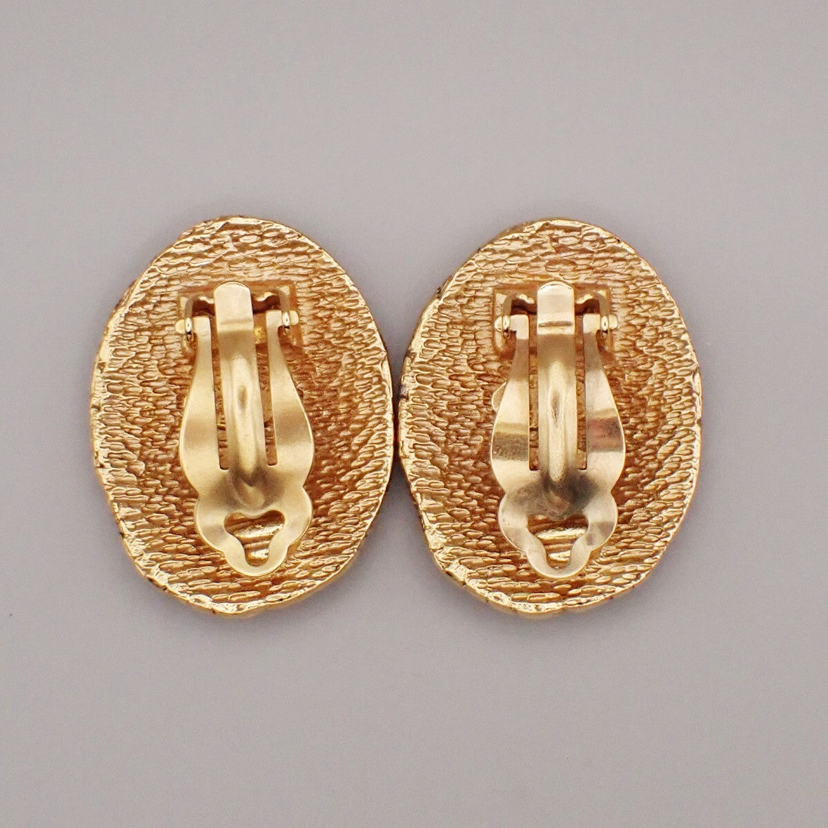 CHANEL CC Logo Oval Button Earrings 29 Clip-On Gold GHW France Vintage 83RL104