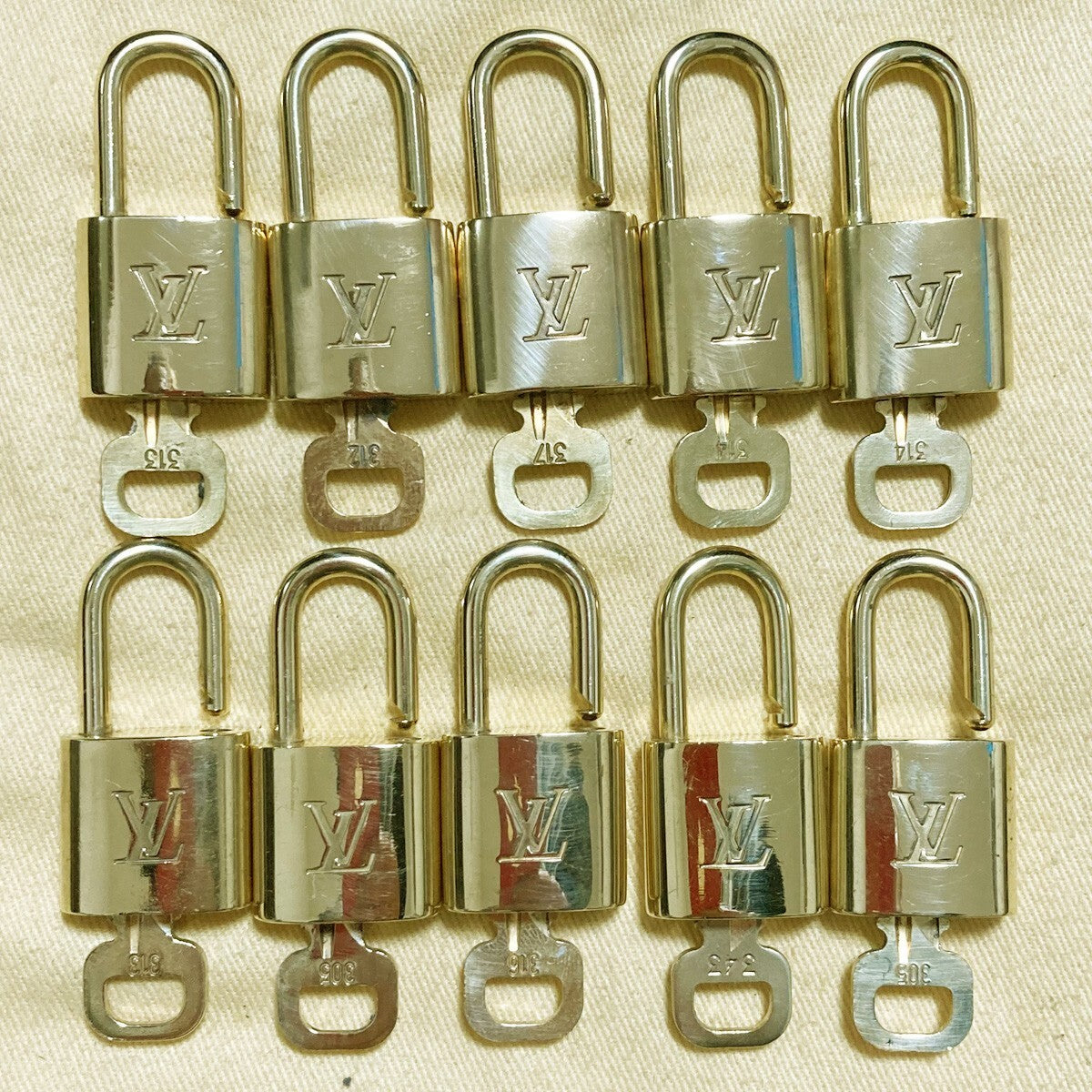 LOUIS VUITTON LV 10 SET PADLOCK KEY CHARM CADENA GOLD-PLATED FRANCE 37PDA142