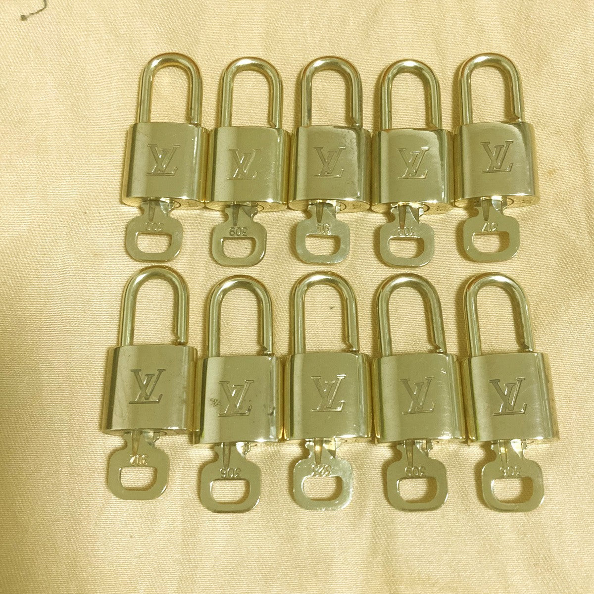 LOUIS VUITTON LV 10 SET PADLOCK KEY CHARM CADENA GOLD-PLATED FRANCE 33PDA317