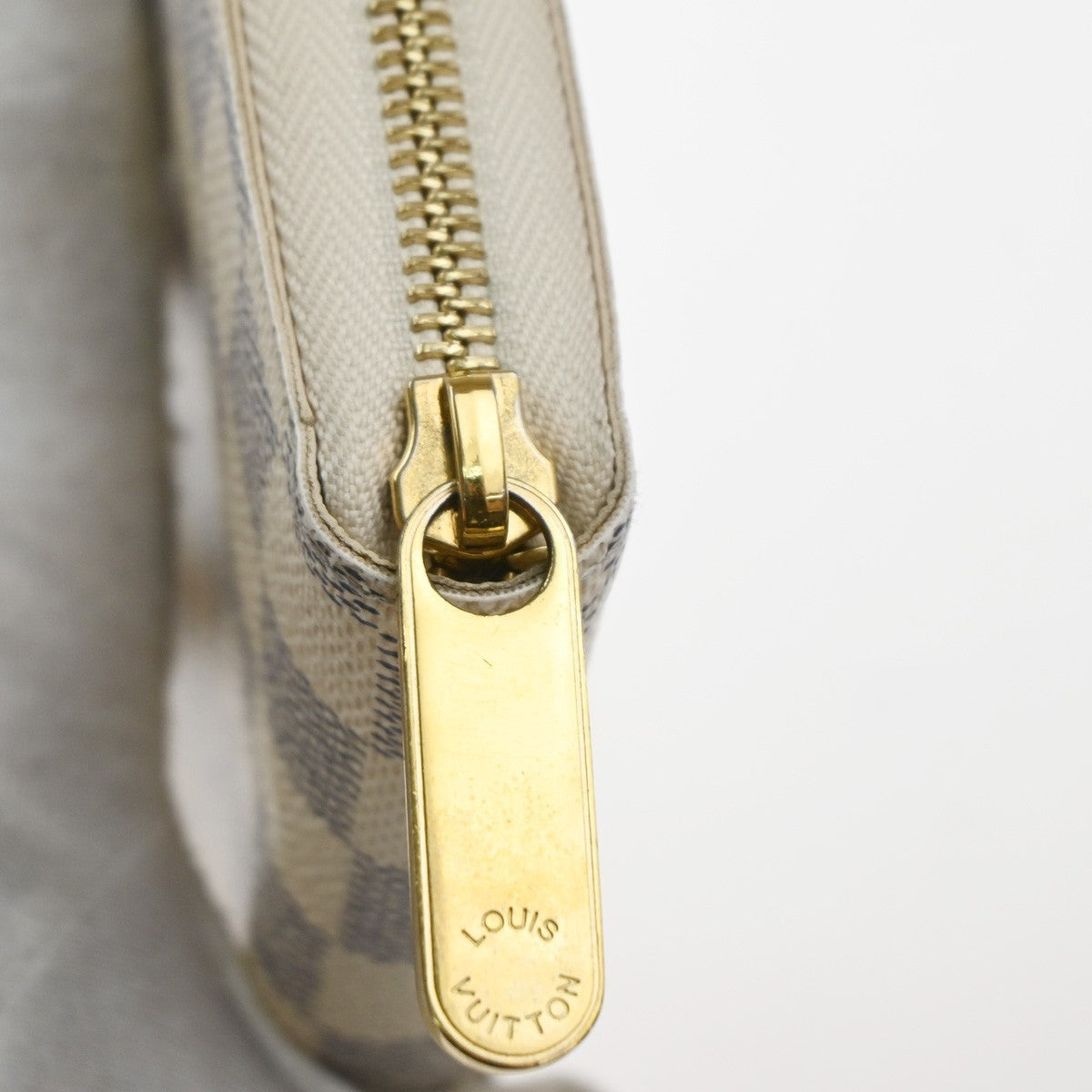LOUIS VUITTON Zippy Long Wallet Damier Azur Leather White Spain N60019 82MA354