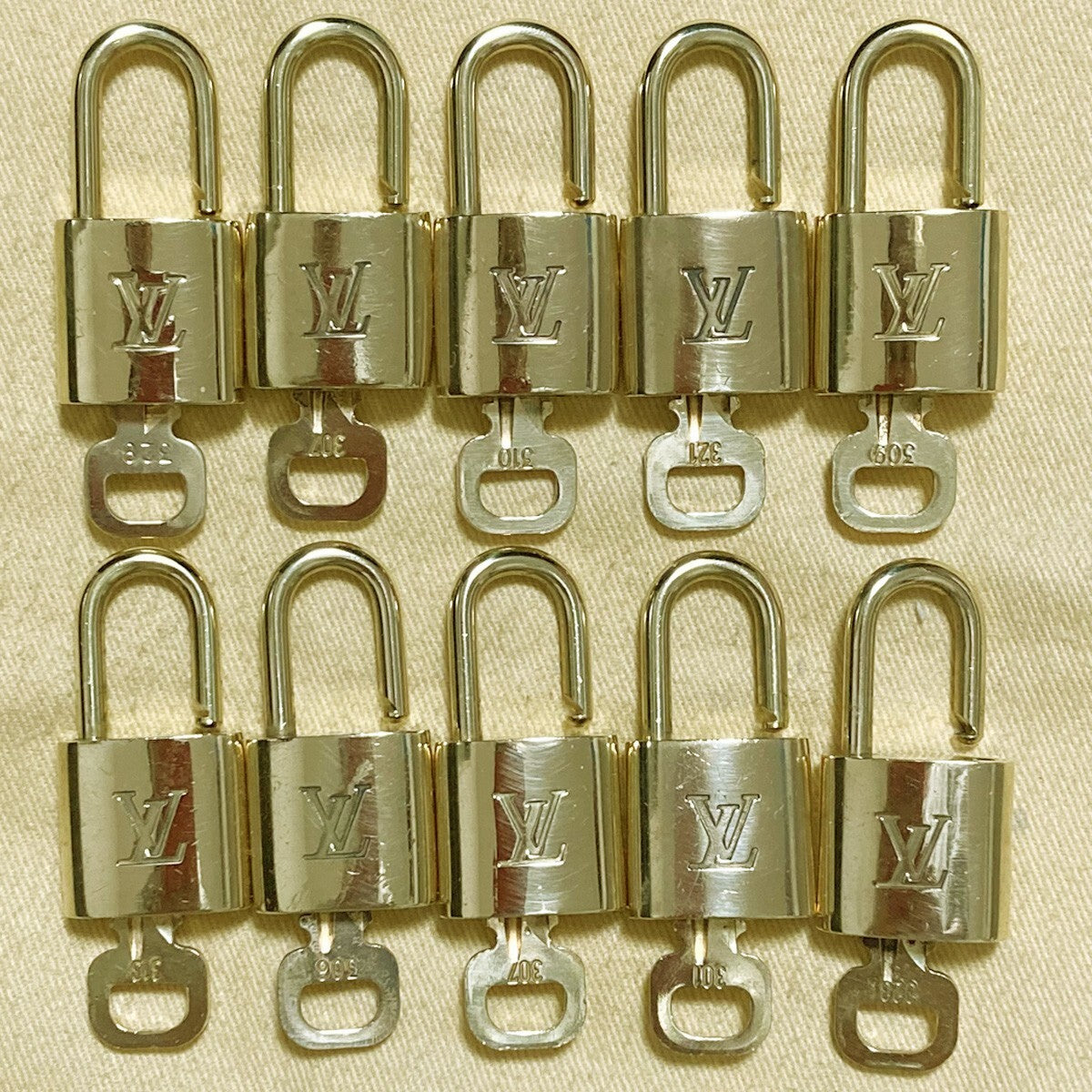 LOUIS VUITTON LV 10 SET PADLOCK KEY CHARM CADENA GOLD-PLATED FRANCE 65PDA181
