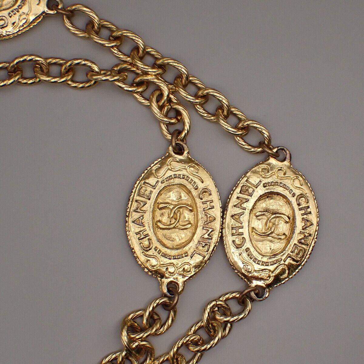 CHANEL CC Logo Medallion Round Pendant Chain Necklace Gold Accessory 12RK784