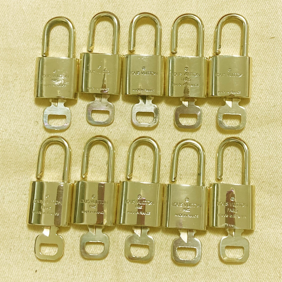 LOUIS VUITTON LV 10 SET PADLOCK KEY CHARM CADENA GOLD-PLATED FRANCE 37PDA256