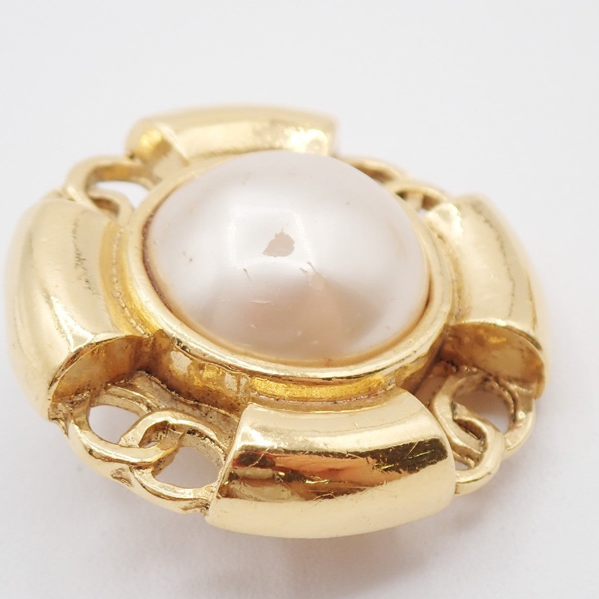 CHANEL CC Imitation Pearl Round Button Earrings Clip-On 93A GHW Vintage 30RF855