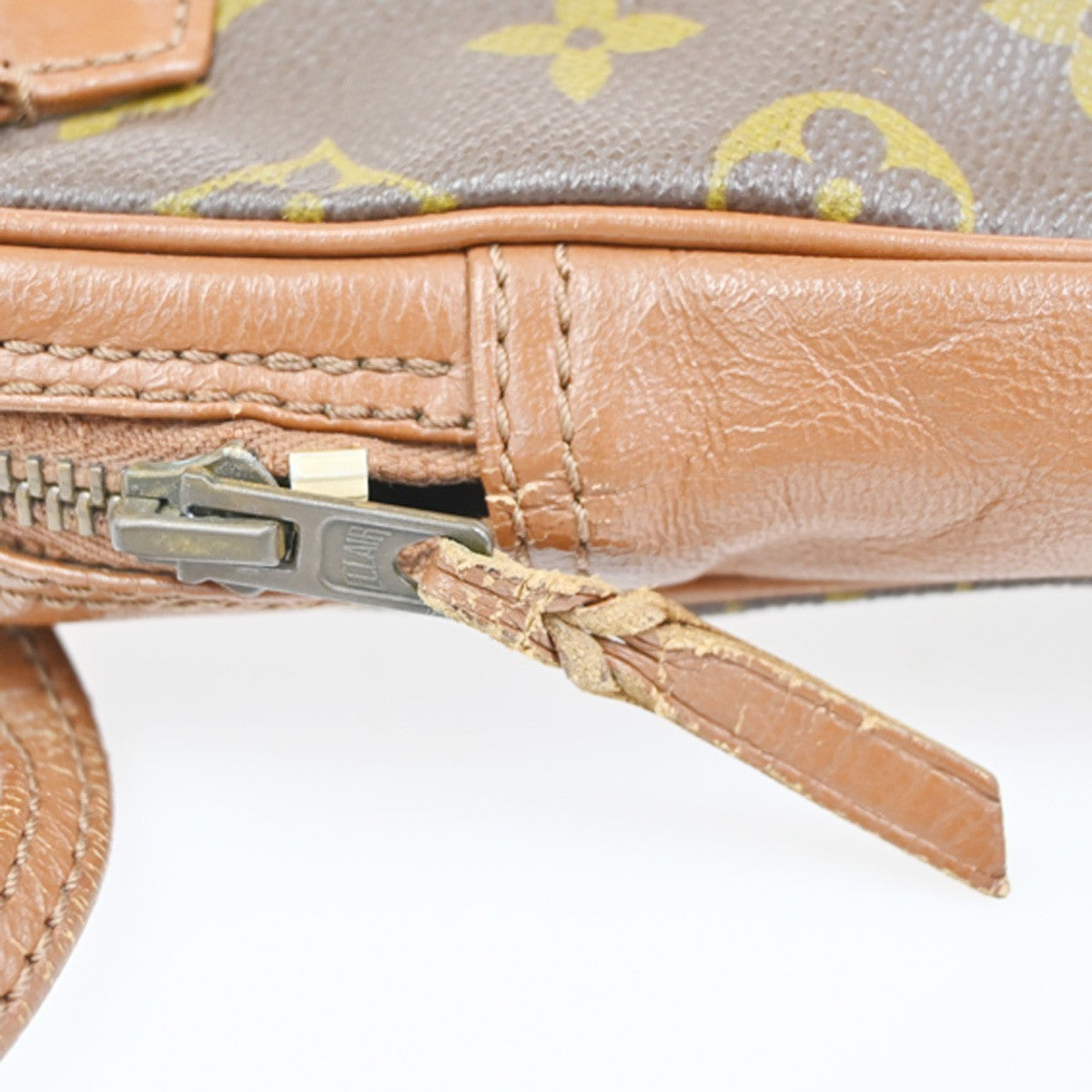LOUIS VUITTON Logo Pochette Sports Clutch Hand Bag Monogram Leather BN 04KC585