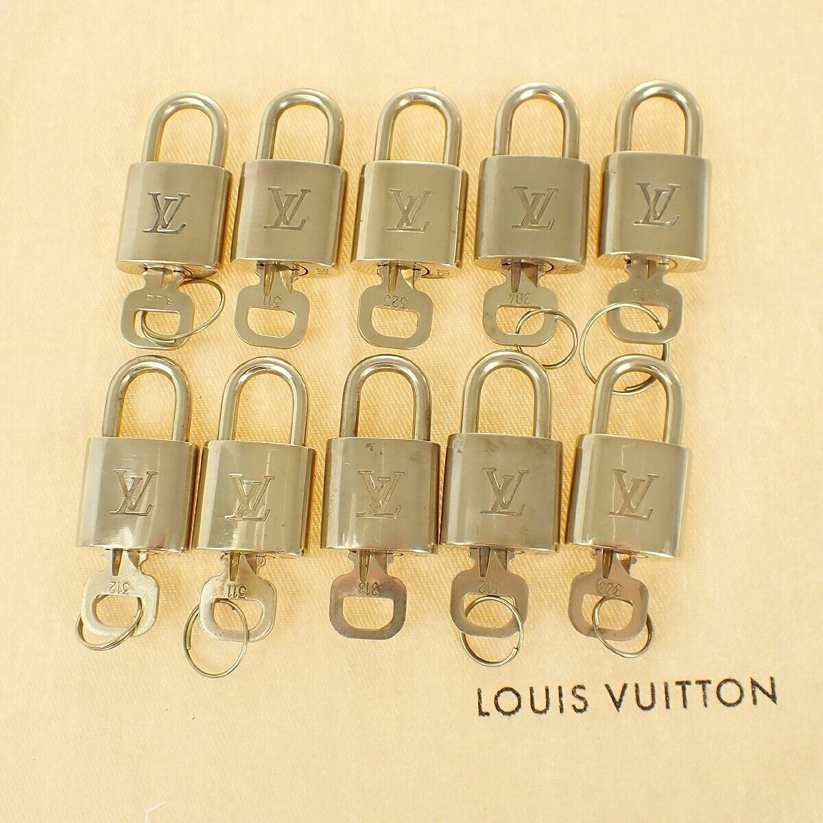 LOUIS VUITTON LV 10 Set Padlock cadena Key Bag Charm Gold Plated France 33YE761