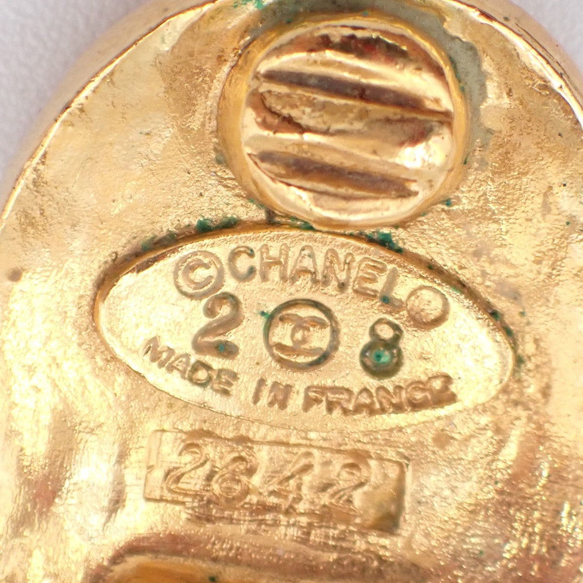 CHANEL CC Logo Oval Button Earrings Clip-On 28 Gold-Plated Vintage 83RF751