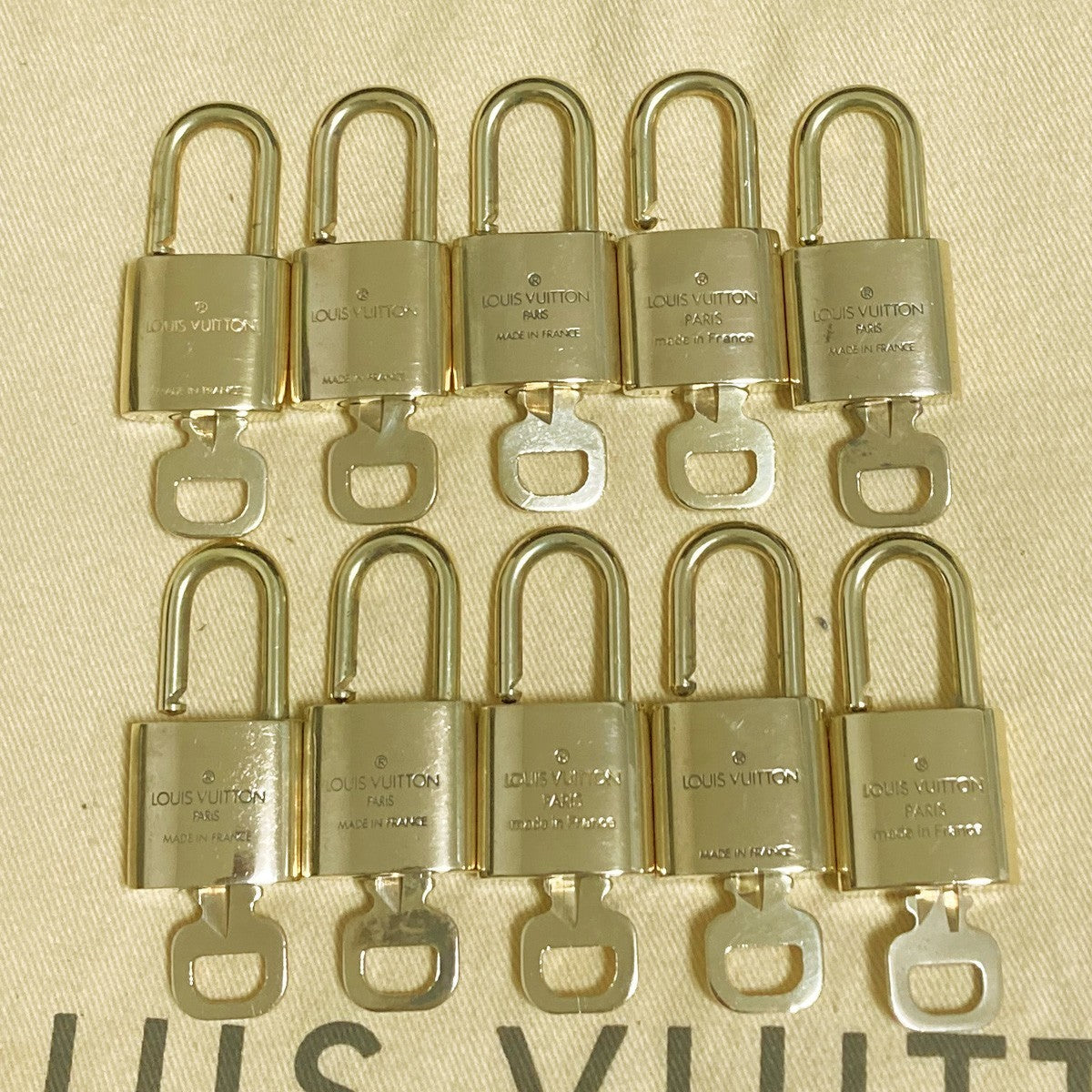 LOUIS VUITTON LV 10 SET PADLOCK KEY CHARM CADENA GOLD-PLATED FRANCE 62PDA282