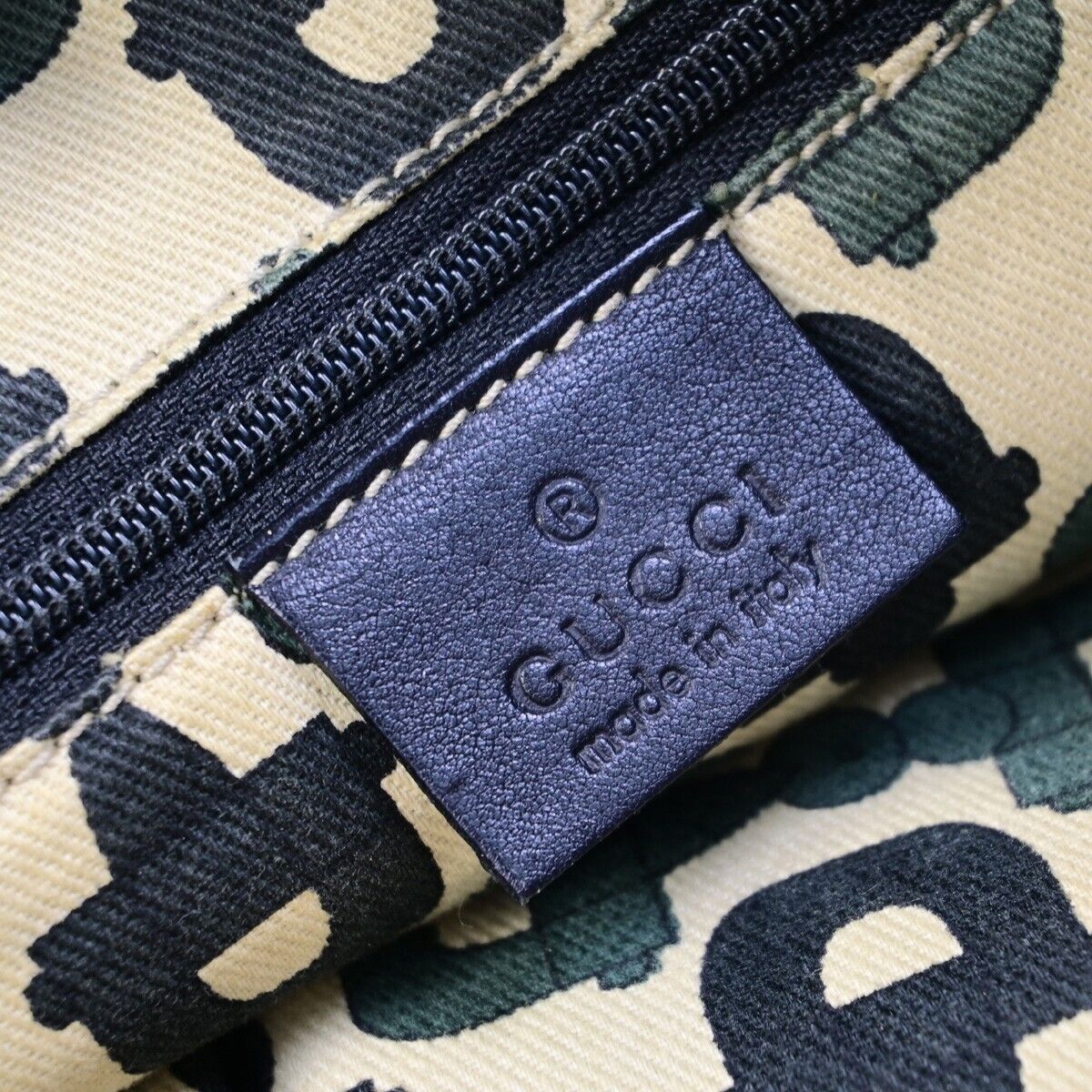 GUCCI Logo Guccissima Crossbody  Shoulder Bag Leather Black GHW Italy 39EB224
