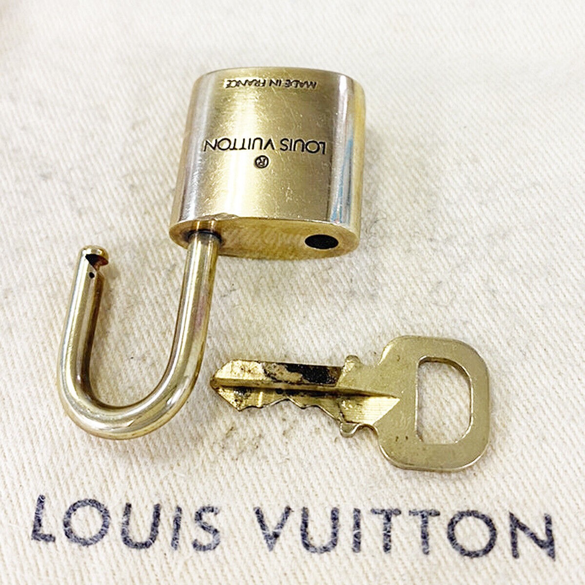 LOUIS VUITTON LV 10 SET PADLOCK CADENA KEY BAG CHARM GOLD PLATED FRANCE 39MS886
