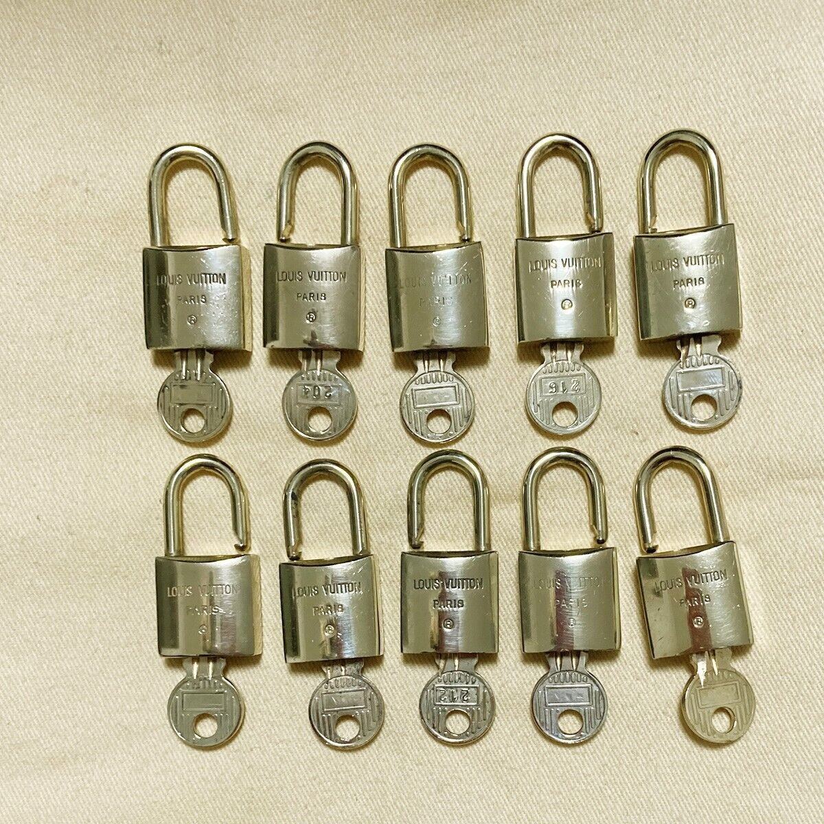 LOUIS VUITTON LV 10 SET PADLOCK KEY BAG CHARM CADENA GOLD PLATED FRANCE 35PDA046