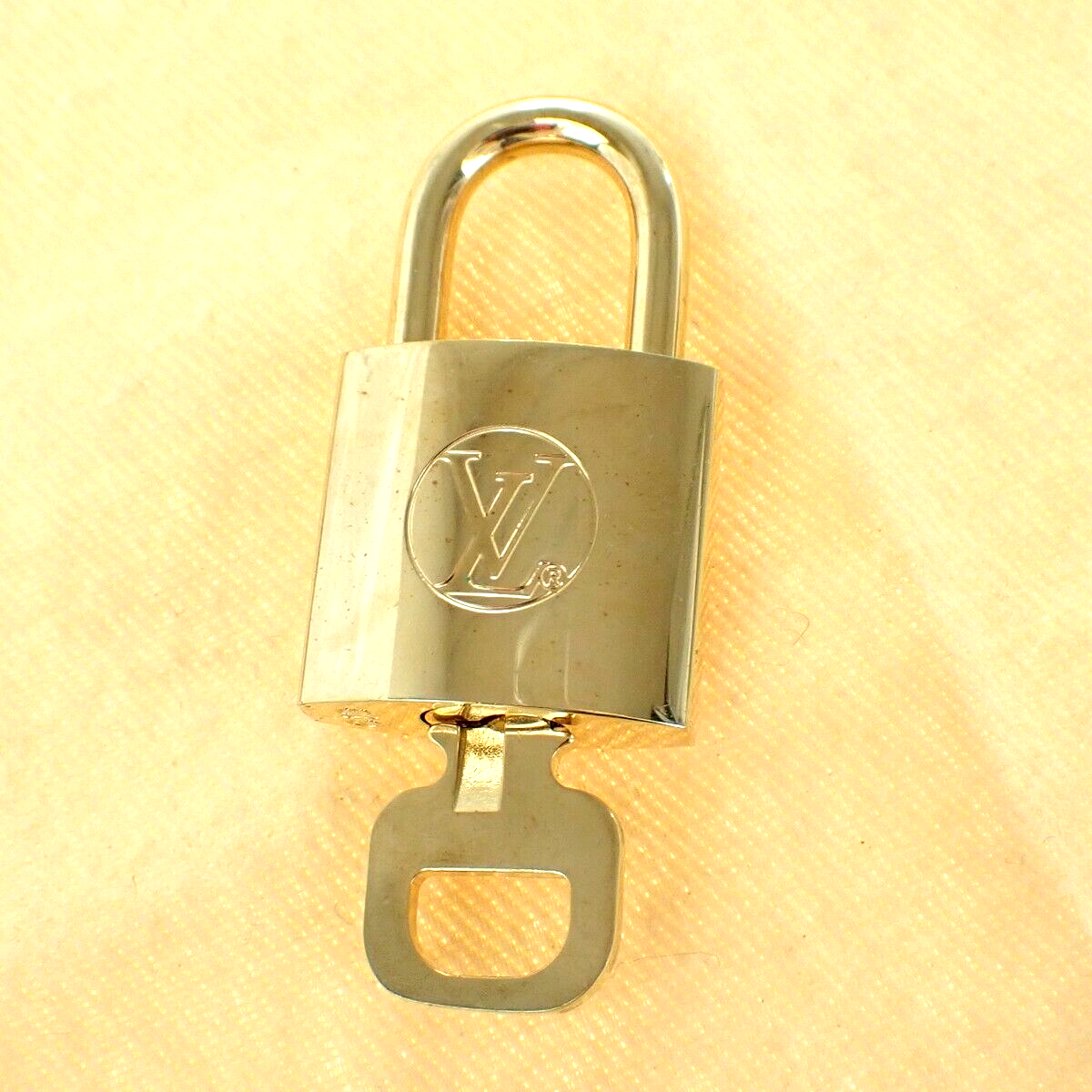 LOUIS VUITTON LV 10 SET PADLOCK KEY BAG CHARM CADENA GOLD PLATED FRANCE 37YE914