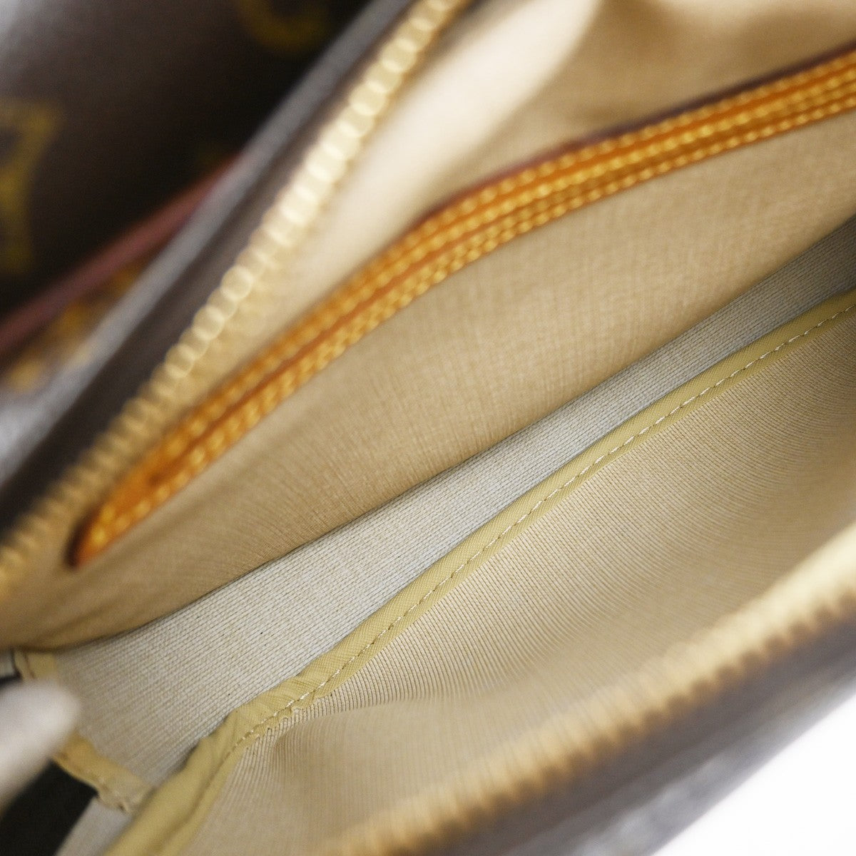 LOUIS VUITTON Reporter Crossbody Shoulder Bag Monogram Leather BN M45254 70MA521