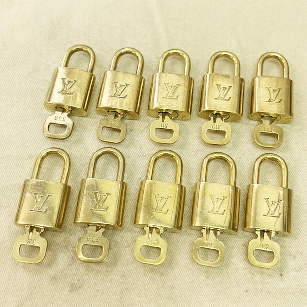 LOUIS VUITTON LV 10 SET PADLOCK KEY CHARM CADENA GOLD-PLATED FRANCE 34JF479